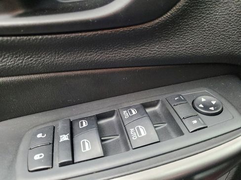 Used 2019 Jeep Cherokee Limited AWD/4WD image 27