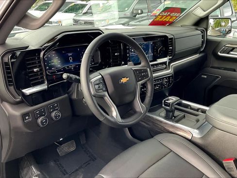 Certified 2025 Chevrolet Silverado 1500 LTZ image 14