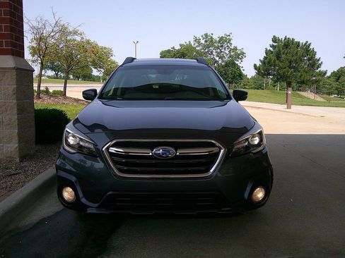 Used 2018 Subaru Outback 2.5i Limited AWD/4WD image 3