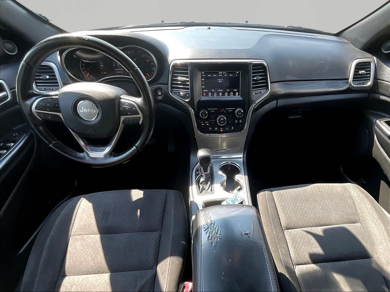 Used 2021 Jeep Grand Cherokee Laredo w/ Security & Convenience Group AWD/4WD image 7