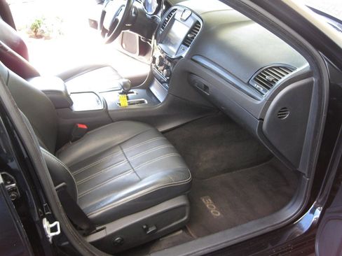 Used 2014 Chrysler 300 S image 31