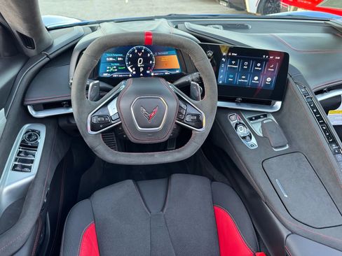 Used 2025 Chevrolet Corvette Stingray Premium Conv w/ Z51 Performance Package image 25