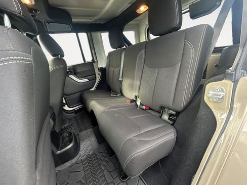 Used 2017 Jeep Wrangler Unlimited Sahara w/ Max Tow Package image 11