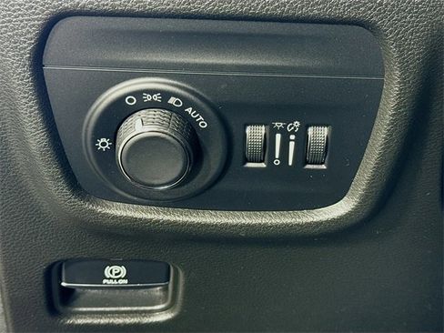 Used 2023 Jeep Grand Cherokee L Laredo image 10