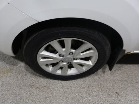 Used 2013 Kia Soul + FWD image 10
