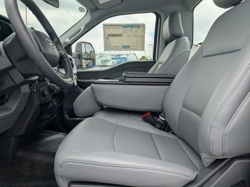 Used 2025 Ford F550 4x4 Regular Cab Super Duty image 17