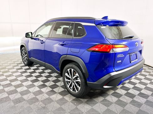 Used 2023 Toyota Corolla Cross XLE w/ Convenience Package AWD/4WD image 5