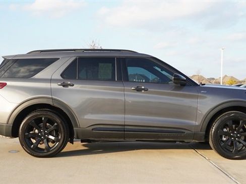 Used 2023 Ford Explorer ST-Line w/ Class IV Trailer Tow Package image 10