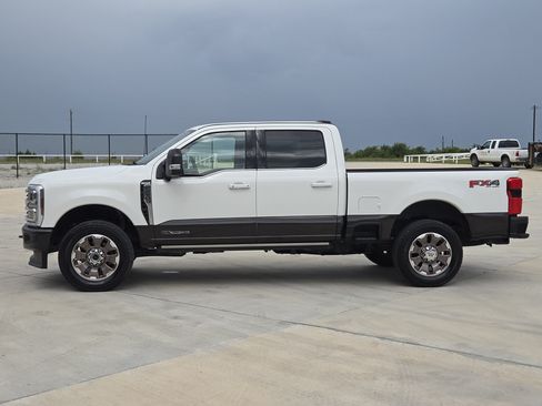 Used 2025 Ford F250 King Ranch w/ FX4 Off-Road Package AWD/4WD image 5