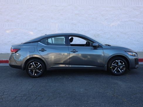 New 2025 Nissan Sentra SV image 3