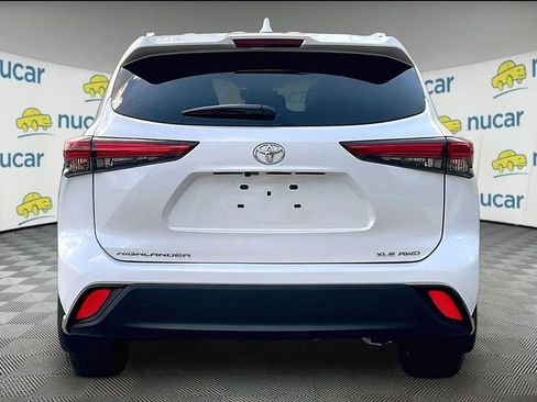 Used 2023 Toyota Highlander XLE AWD/4WD image 5