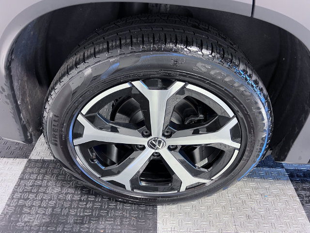 Certified 2026 Volkswagen Tiguan SE FWD image 15