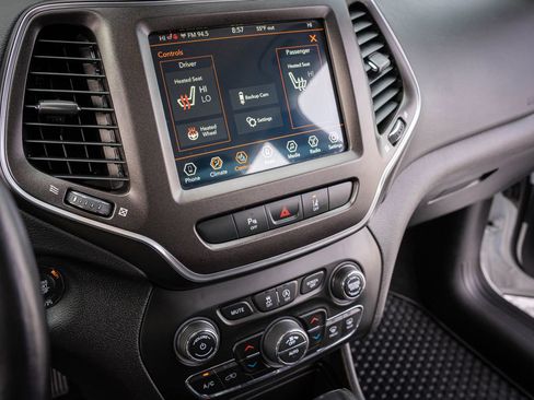 Used 2021 Jeep Cherokee Trailhawk image 20