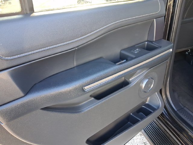 Used 2024 Ford Expedition XLT RWD image 8