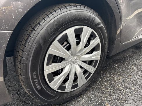 Used 2020 Toyota Camry LE image 26