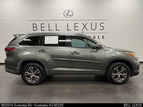 Used 2016 Toyota Highlander XLE FWD image 3