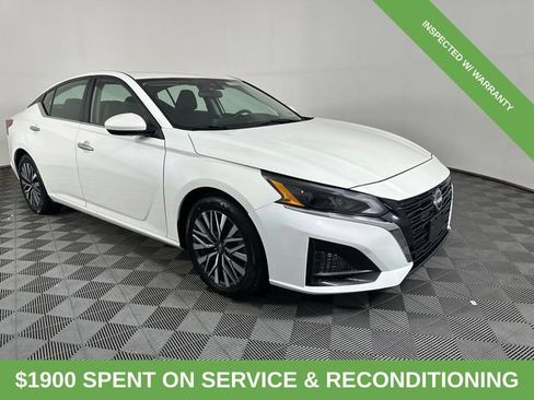 Used 2023 Nissan Altima 2.5 SV FWD image 11