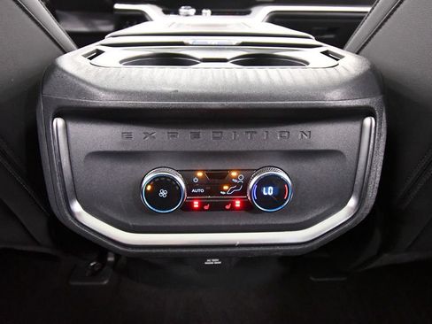 Used 2025 Ford Expedition Tremor AWD/4WD image 17