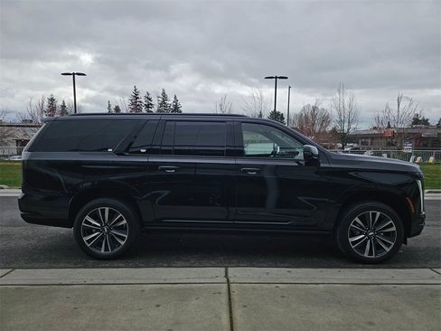 New 2026 Cadillac Escalade ESV Sport image 8