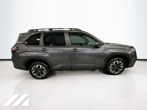Used 2026 Subaru Forester Premium AWD/4WD image 4