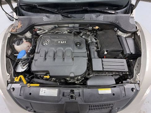 Used 2015 Volkswagen Beetle TDI FWD image 8
