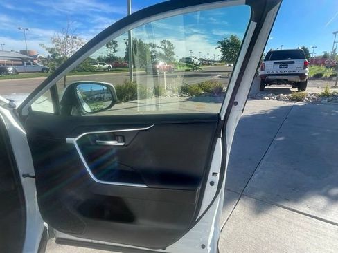 Used 2023 Toyota RAV4 Limited AWD/4WD image 31