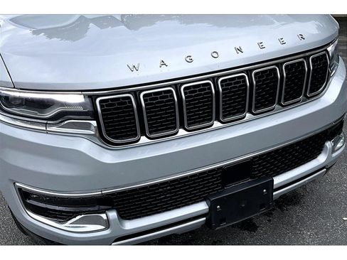 Certified 2024 Jeep Wagoneer Series II w/ Flexible Seating Group AWD/4WD image 32