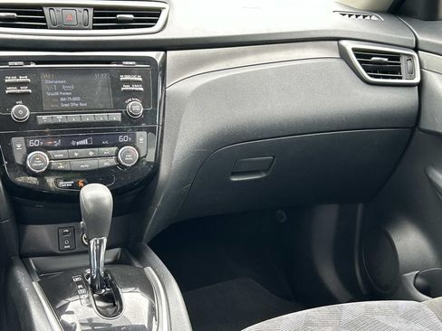 Used 2015 Nissan Rogue SV FWD image 23