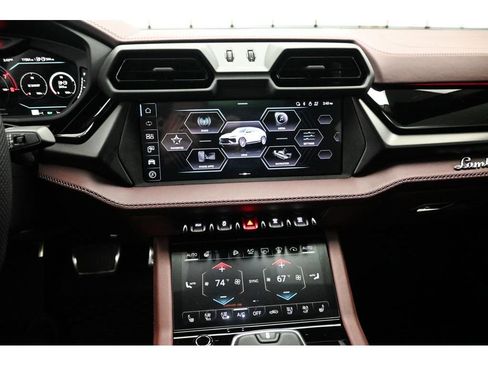 Used 2025 Lamborghini Urus SE image 25