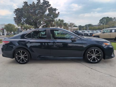 Used 2019 Toyota Camry SE w/ Convenience Package image 11