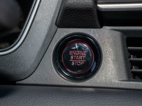 Certified 2023 Honda Pilot Touring image 37