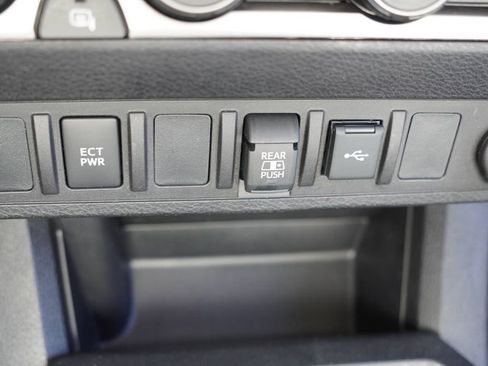 Used 2023 Toyota Tacoma SR5 AWD/4WD image 27