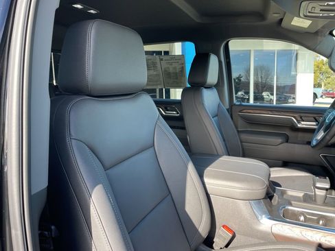 Used 2025 GMC Sierra 1500 SLT w/ SLT Premium Plus Package image 29