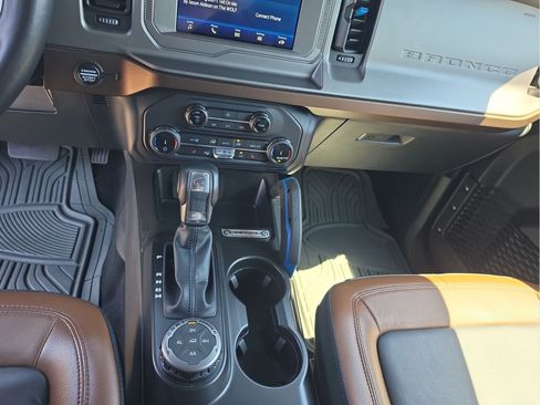 Used 2022 Ford Bronco Outer Banks AWD/4WD image 13