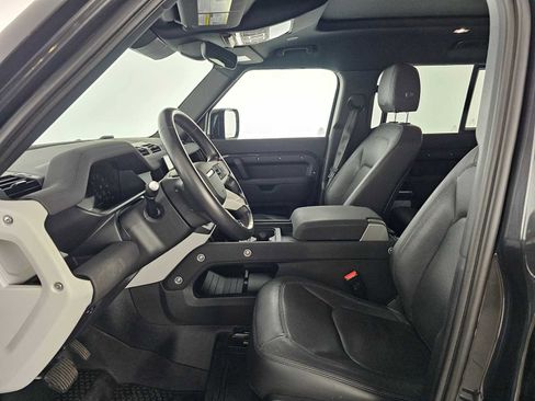Used 2023 Land Rover Defender 130 S image 22