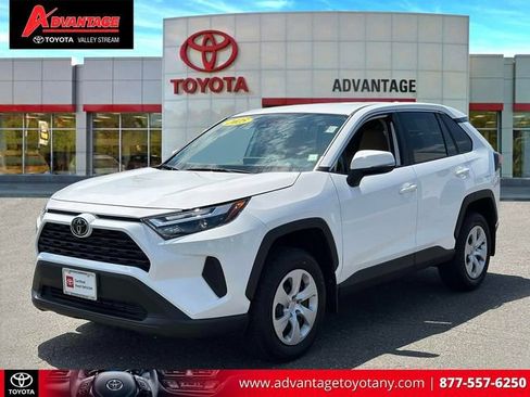 Certified 2025 Toyota RAV4 LE AWD/4WD image 4