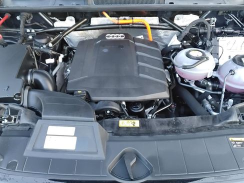 Certified 2025 Audi Q5 e Premium Plus image 15