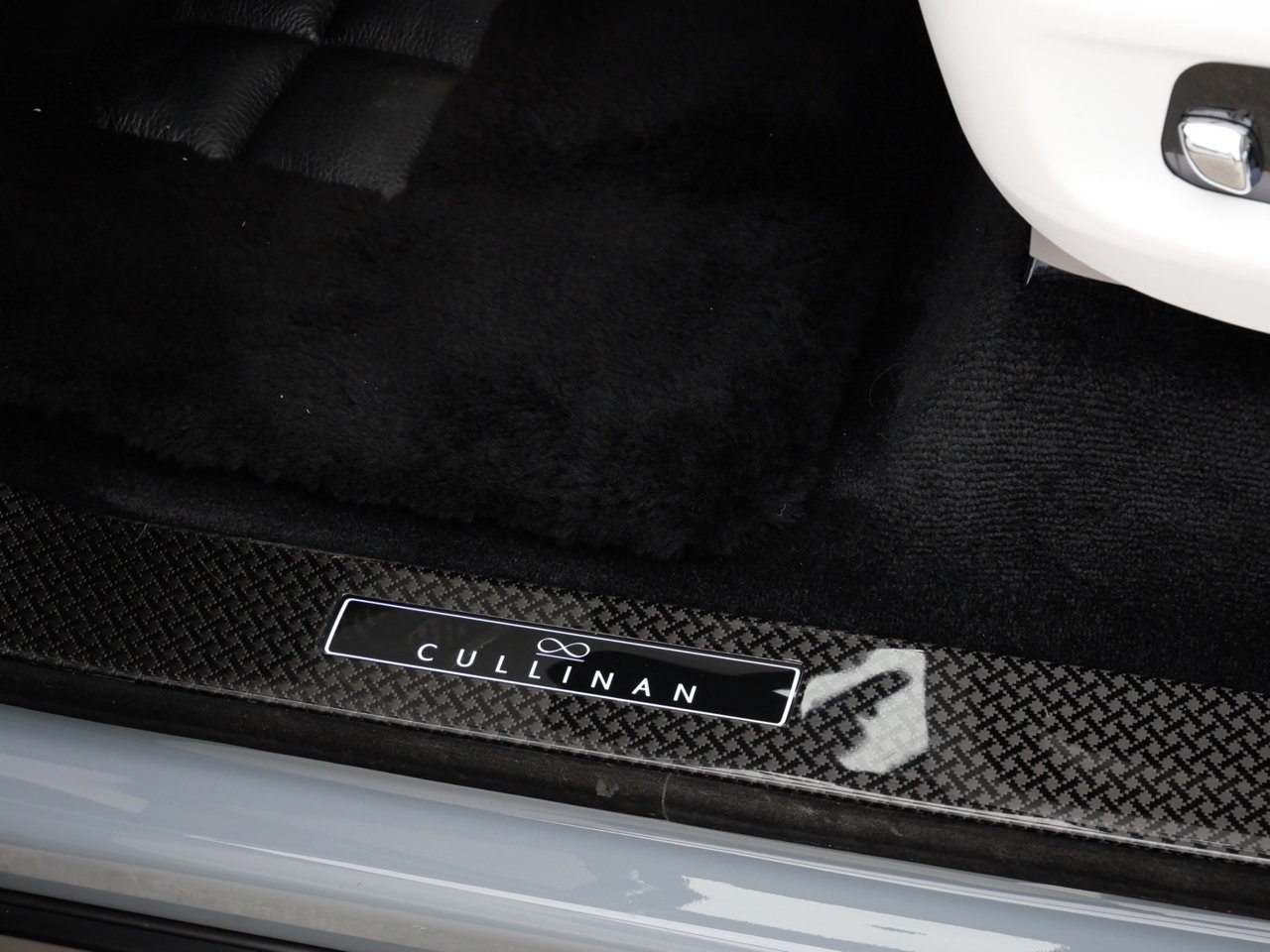 Used 2024 Rolls-Royce Cullinan Black Badge w/ Leather Finishing Pack AWD/4WD image 9
