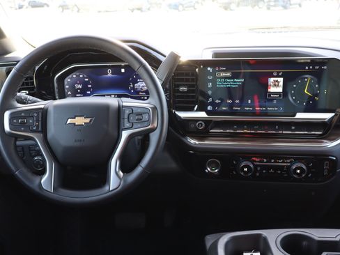 Used 2023 Chevrolet Silverado 1500 LT image 13