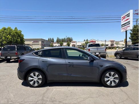 Used 2021 Tesla Model Y Long Range AWD/4WD image 3