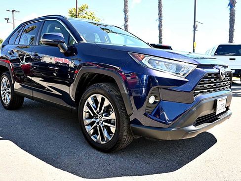 Used 2019 Toyota RAV4 XLE Premium w/ Carpet Mat Package FWD image 3