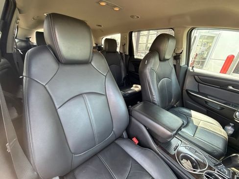 Used 2017 Chevrolet Traverse LT FWD image 16