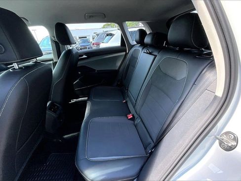 Certified 2022 Volkswagen Taos SE image 17