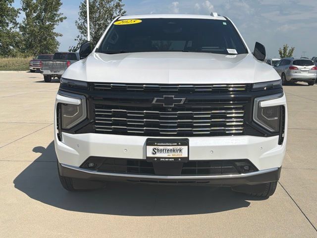 Used 2025 Chevrolet Suburban High Country AWD/4WD image 3