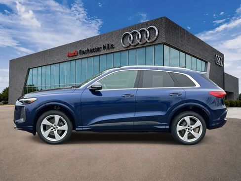 Certified 2025 Audi Q5 Premium Plus w/ Premium Plus AWD/4WD image 2