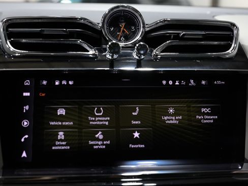 Used 2022 Bentley Bentayga image 50