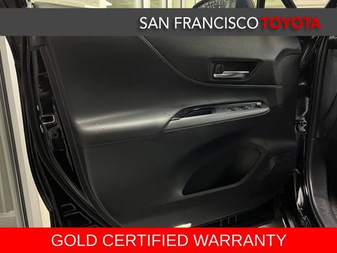 Certified 2022 Toyota Venza LE image 38