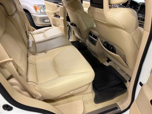 Used 2013 Lexus LX 570 4WD w/ Luxury Pkg w/Pre-crash image 24