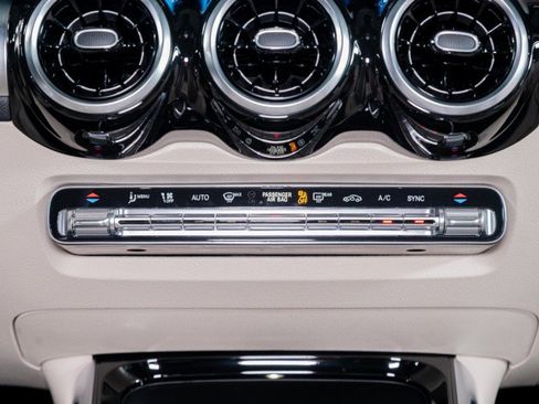 New 2026 Mercedes-Benz GLB 250 image 18