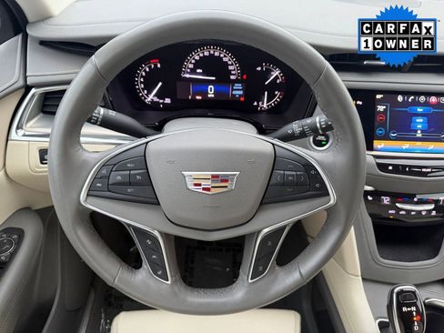 Used 2017 Cadillac XT5 Luxury w/ Driver Awareness Package image 17